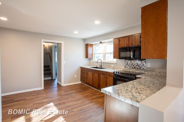 1110 Dunbar Street, Essexville, MI 48732