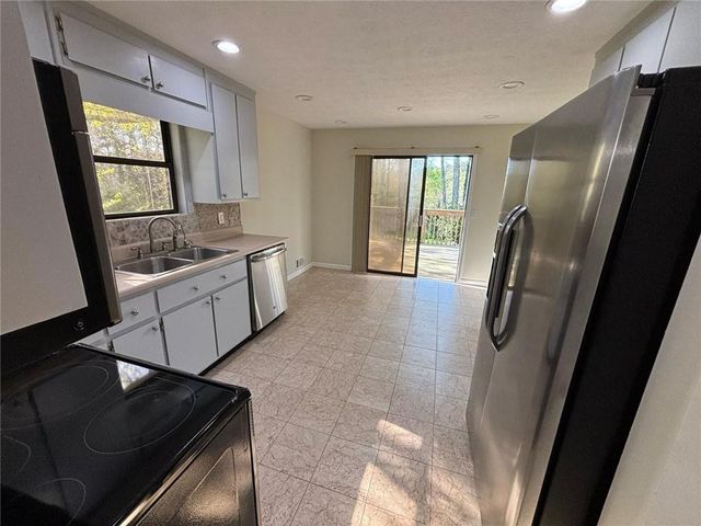 3521 Birchwood Trail, Snellville, GA 30078