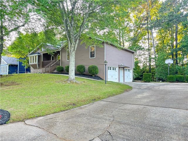 3521 Birchwood Trail, Snellville, GA 30078