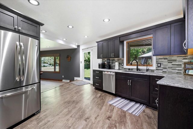 1506 River Highlands DRIVE, Oconomowoc, WI 53066