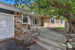 1506 River Highlands DRIVE, Oconomowoc, WI 53066