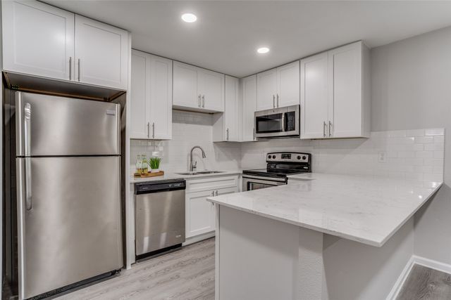 5444 Gaston Avenue 204, Dallas, TX 75214