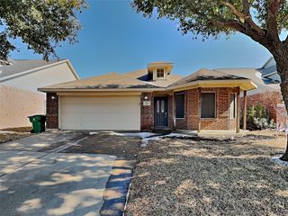 1658 Wildflower Drive, Waxahachie, TX 75165
