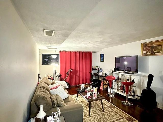 205 Ferry St 101, Everett, MA 02149