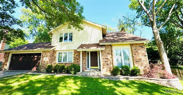 160 Lucerne Place Drive, Ballwin, MO 63011