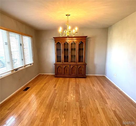160 Lucerne Place Drive, Ballwin, MO 63011
