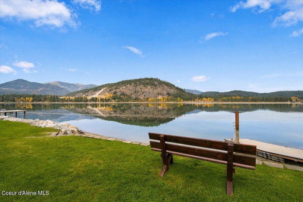 320 Sunny Shores Loop, Sagle, ID 83860 photo 2