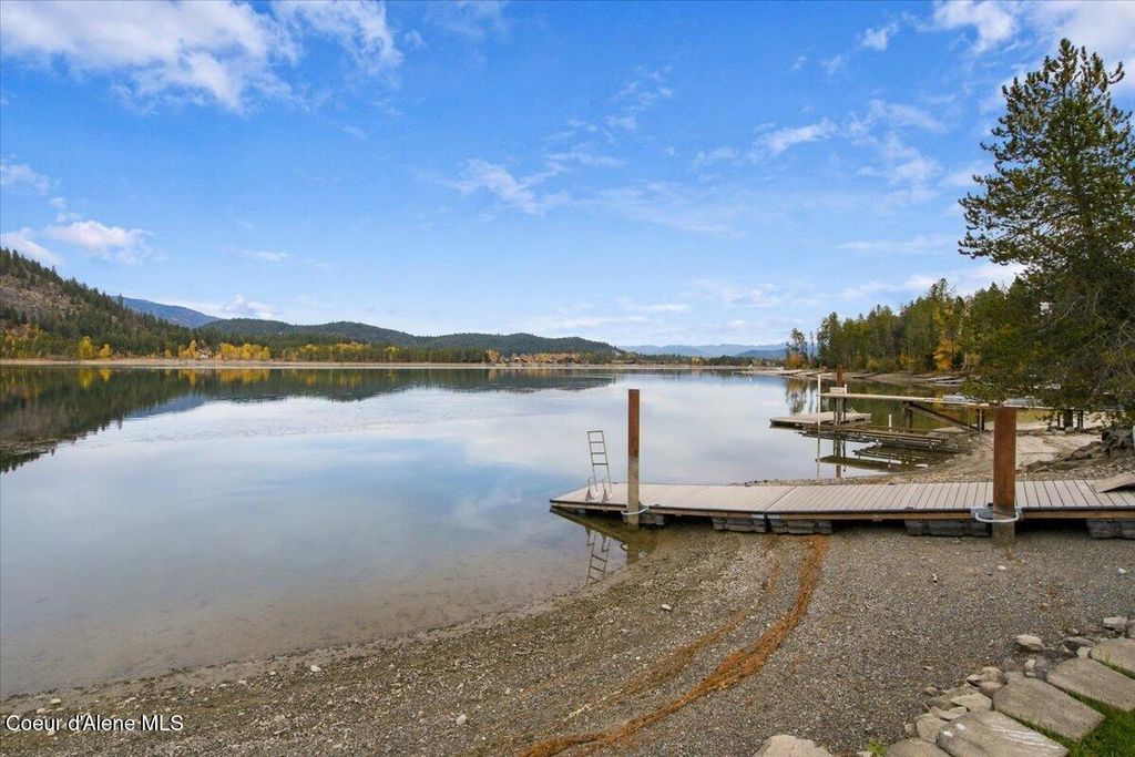320 Sunny Shores Loop, Sagle, ID 83860 photo 3