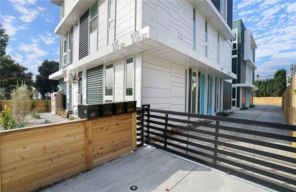 839 N Kingsley, Hollywood, CA 90029