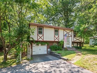 126 Bayberry Rd, North Attleboro, MA 02760