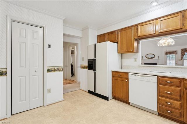 100 Thornrose DR, Yorktown, VA 23692