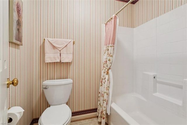 100 Thornrose DR, Yorktown, VA 23692