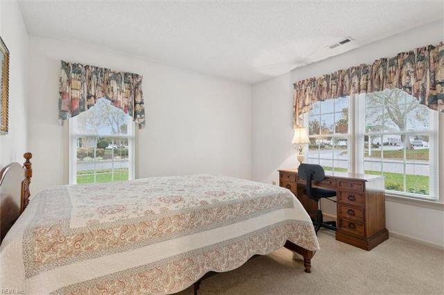 100 Thornrose DR, Yorktown, VA 23692