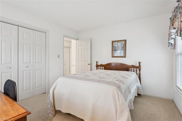 100 Thornrose DR, Yorktown, VA 23692