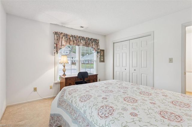 100 Thornrose DR, Yorktown, VA 23692