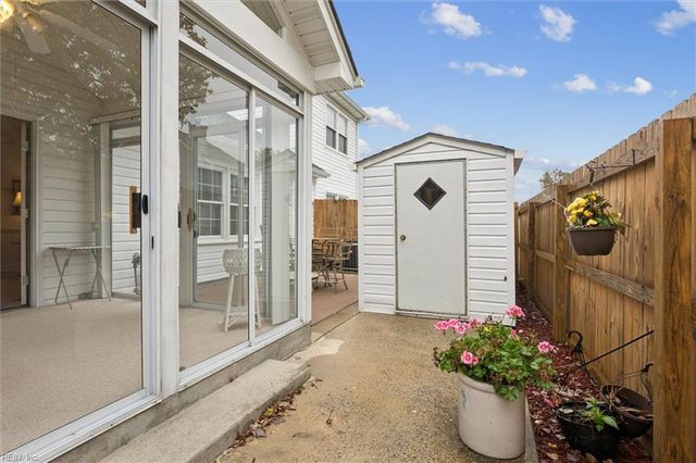 100 Thornrose DR, Yorktown, VA 23692