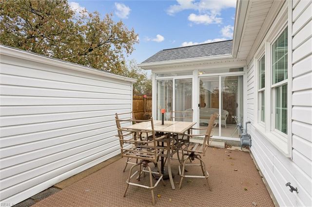 100 Thornrose DR, Yorktown, VA 23692