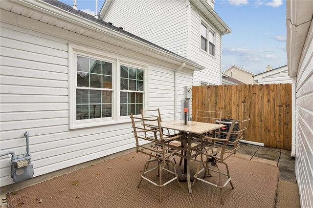 100 Thornrose DR, Yorktown, VA 23692