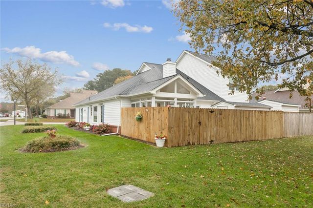 100 Thornrose DR, Yorktown, VA 23692