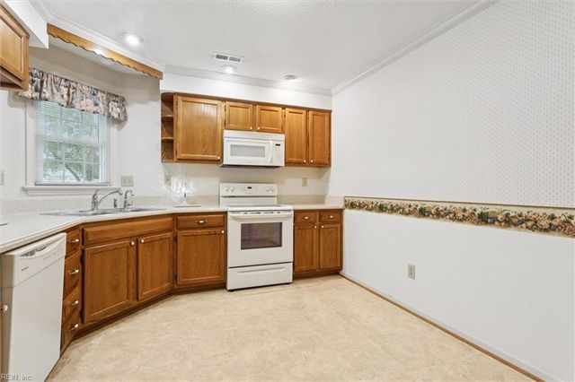 100 Thornrose DR, Yorktown, VA 23692