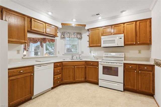 100 Thornrose DR, Yorktown, VA 23692