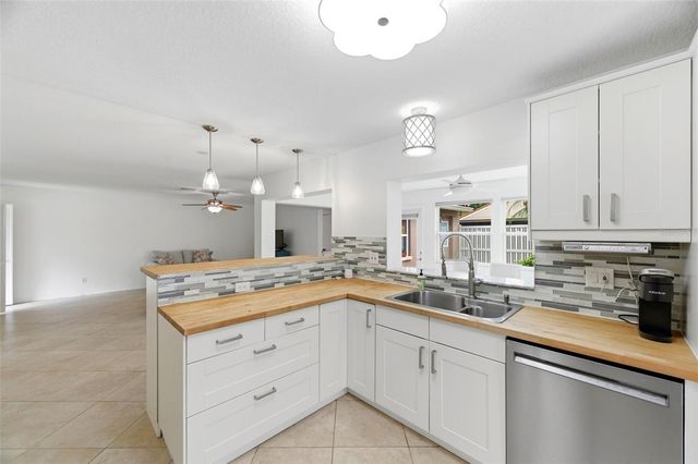 526 ST TROPEZ CIRCLE NE, St Petersburg, FL 33703