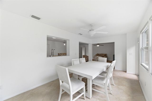 526 ST TROPEZ CIRCLE NE, St Petersburg, FL 33703