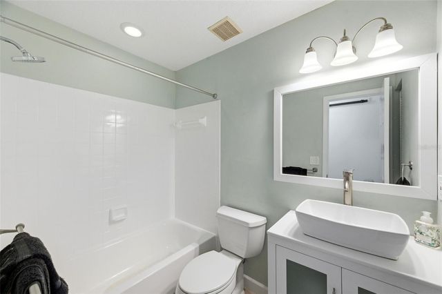 526 ST TROPEZ CIRCLE NE, St Petersburg, FL 33703