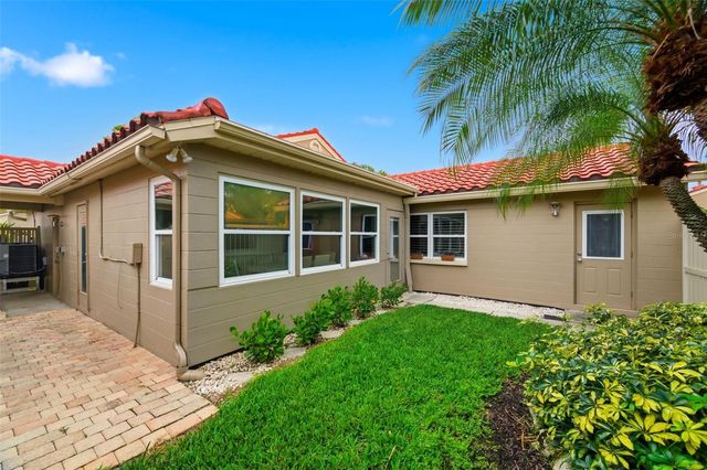 526 ST TROPEZ CIRCLE NE, St Petersburg, FL 33703