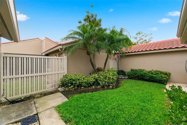 526 ST TROPEZ CIRCLE NE, St Petersburg, FL 33703