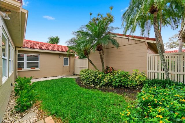 526 ST TROPEZ CIRCLE NE, St Petersburg, FL 33703