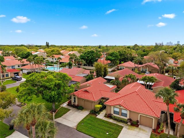 526 ST TROPEZ CIRCLE NE, St Petersburg, FL 33703