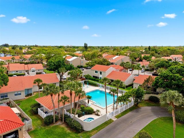 526 ST TROPEZ CIRCLE NE, St Petersburg, FL 33703