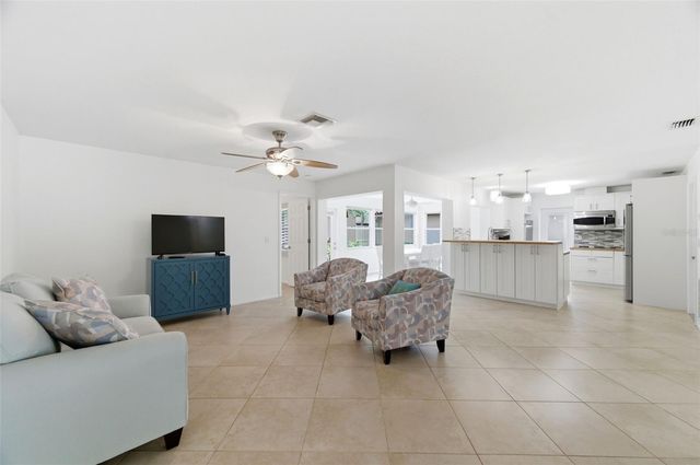 526 ST TROPEZ CIRCLE NE, St Petersburg, FL 33703