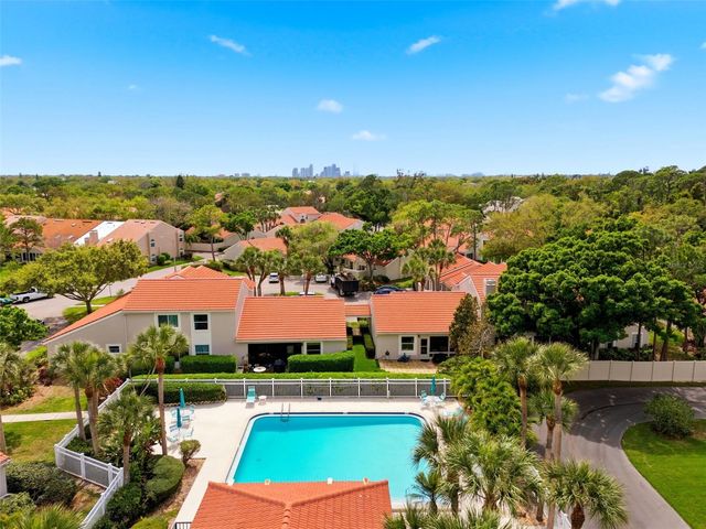 526 ST TROPEZ CIRCLE NE, St Petersburg, FL 33703