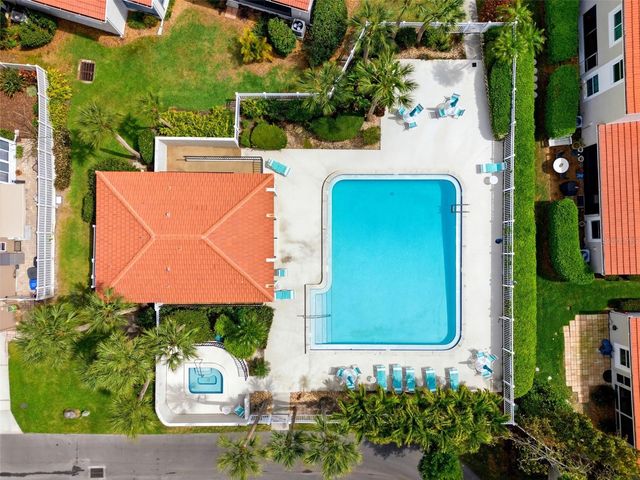 526 ST TROPEZ CIRCLE NE, St Petersburg, FL 33703