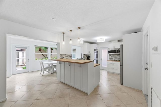 526 ST TROPEZ CIRCLE NE, St Petersburg, FL 33703