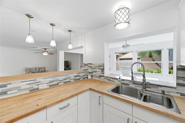 526 ST TROPEZ CIRCLE NE, St Petersburg, FL 33703