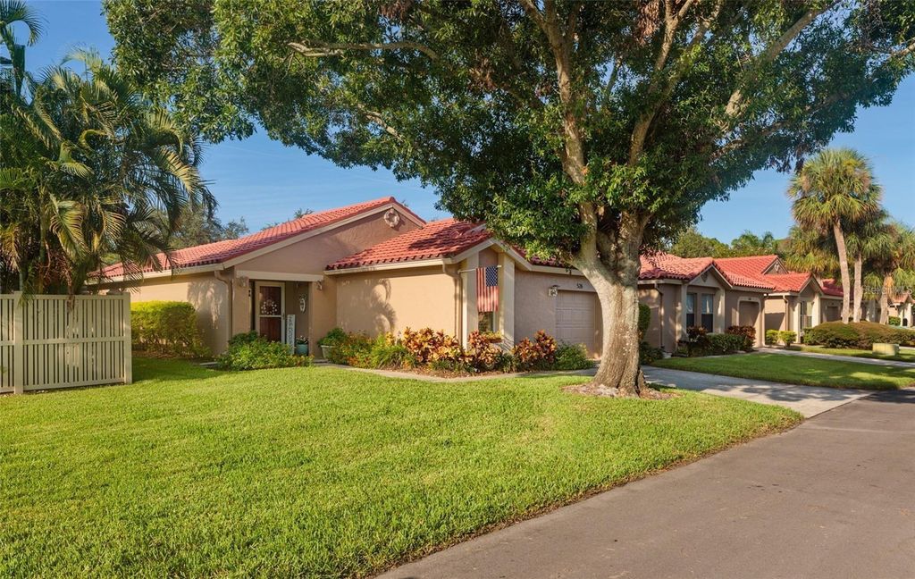 526 ST TROPEZ CIRCLE NE, St Petersburg, FL 33703