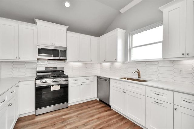 10135 Cabo Del Sol Drive, Cleveland, TX 77327