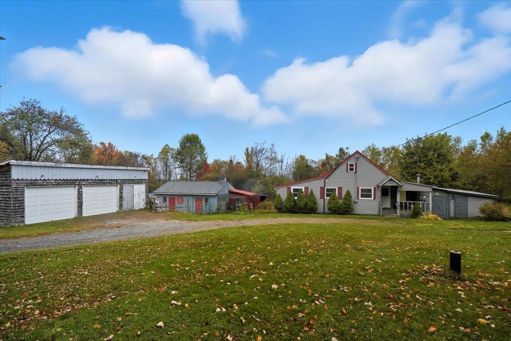 2233 VT Route 232, Marshfield, VT 05658