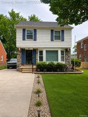 1168 N Vernier Road N, Grosse Pointe Woods, MI 48236