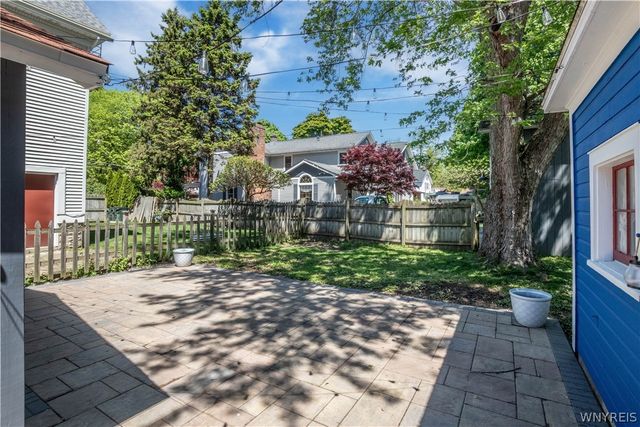 33 North Ellicott Street, Amherst, NY 14221