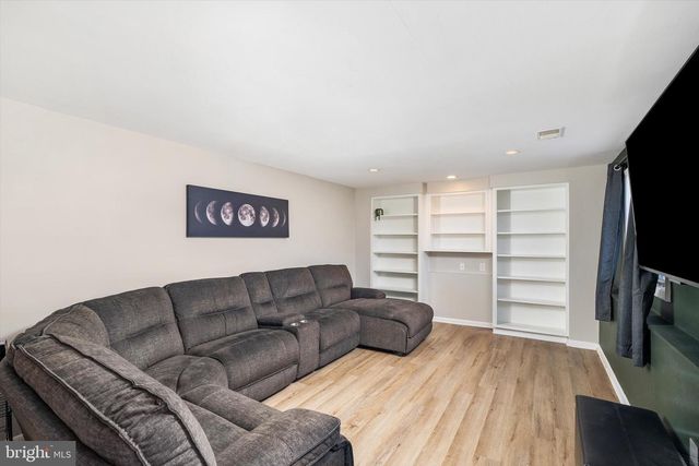 90 HEMPSTEAD RD, Hamilton, NJ 08610