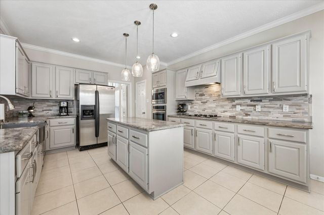 13902 Mill Garden Court, Houston, TX 77059