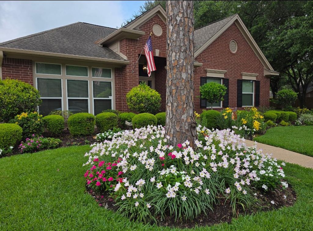 13902 Mill Garden Court, Houston, TX 77059