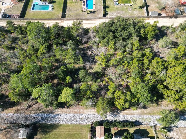 xx Lillian Lane, Navarre, FL 32566