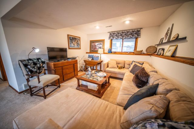 6012 Fairway Dr NW, Rochester, MN 55901