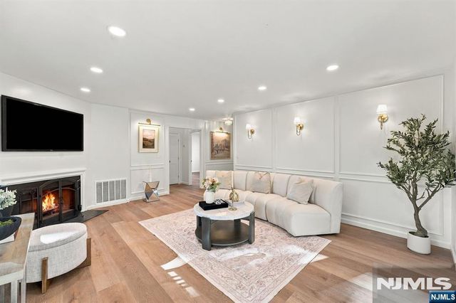 14 Parsons Court, Mahwah, NJ 07430