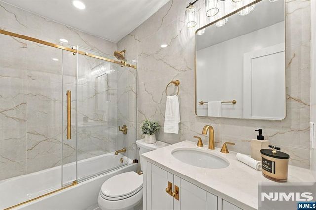 14 Parsons Court, Mahwah, NJ 07430